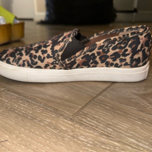 Steve Madden cheetah print Symba slip on tennis shoes size 8.5 - Picture 2 of 13